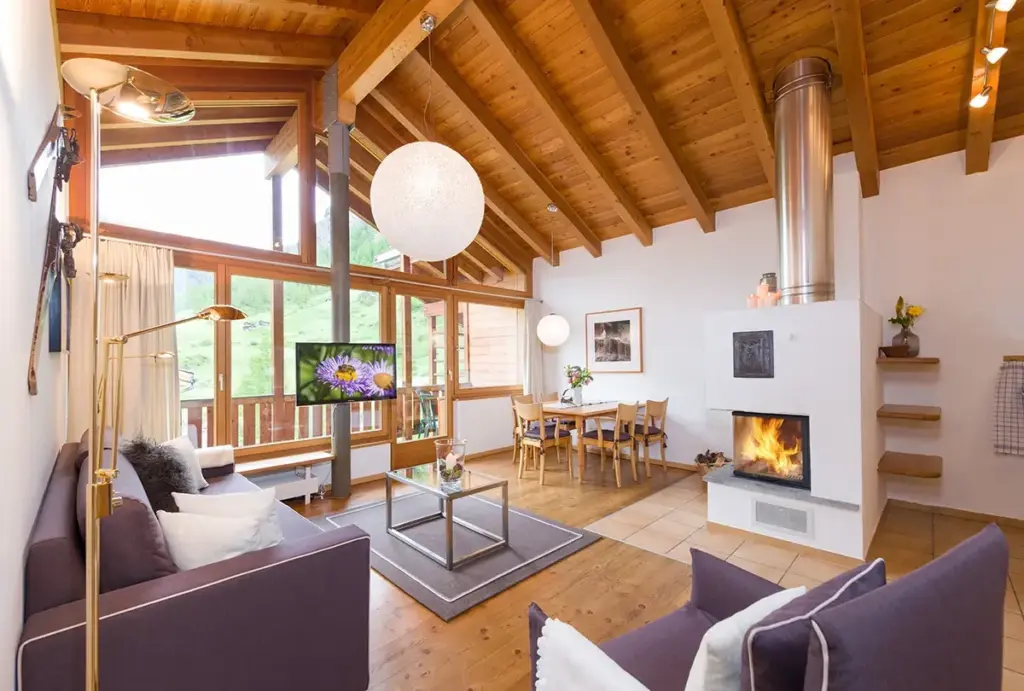 Wohnzimmer der Dachwohnung in Zermatt