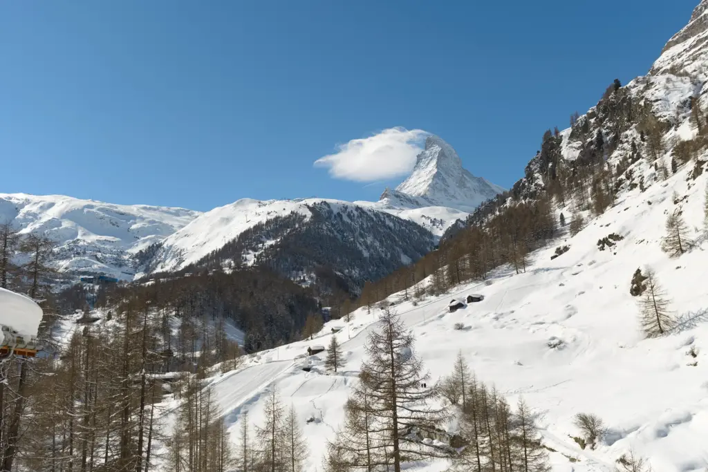 Aussicht aufs Matterhorn : 2.5 Zimmer Dachwohnung in Zermatt bei der Talstation